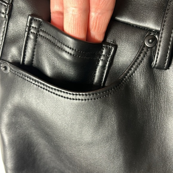 Good American Better Than Faux Leather Icon Jeans - Picture 16 of 17